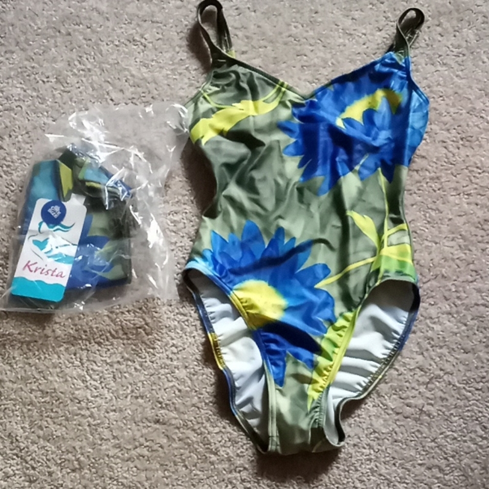 🛑3 for $25🛑One piece swimsuit with pareo
